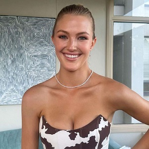 celebrity Sienna Weir